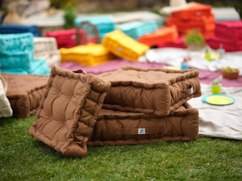 Home Furniture 40 x 40 cm - Red